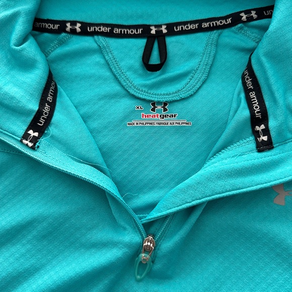 Under Armour women’s heat gear XL pull over shirts - 2 total - Picture 6 of 9